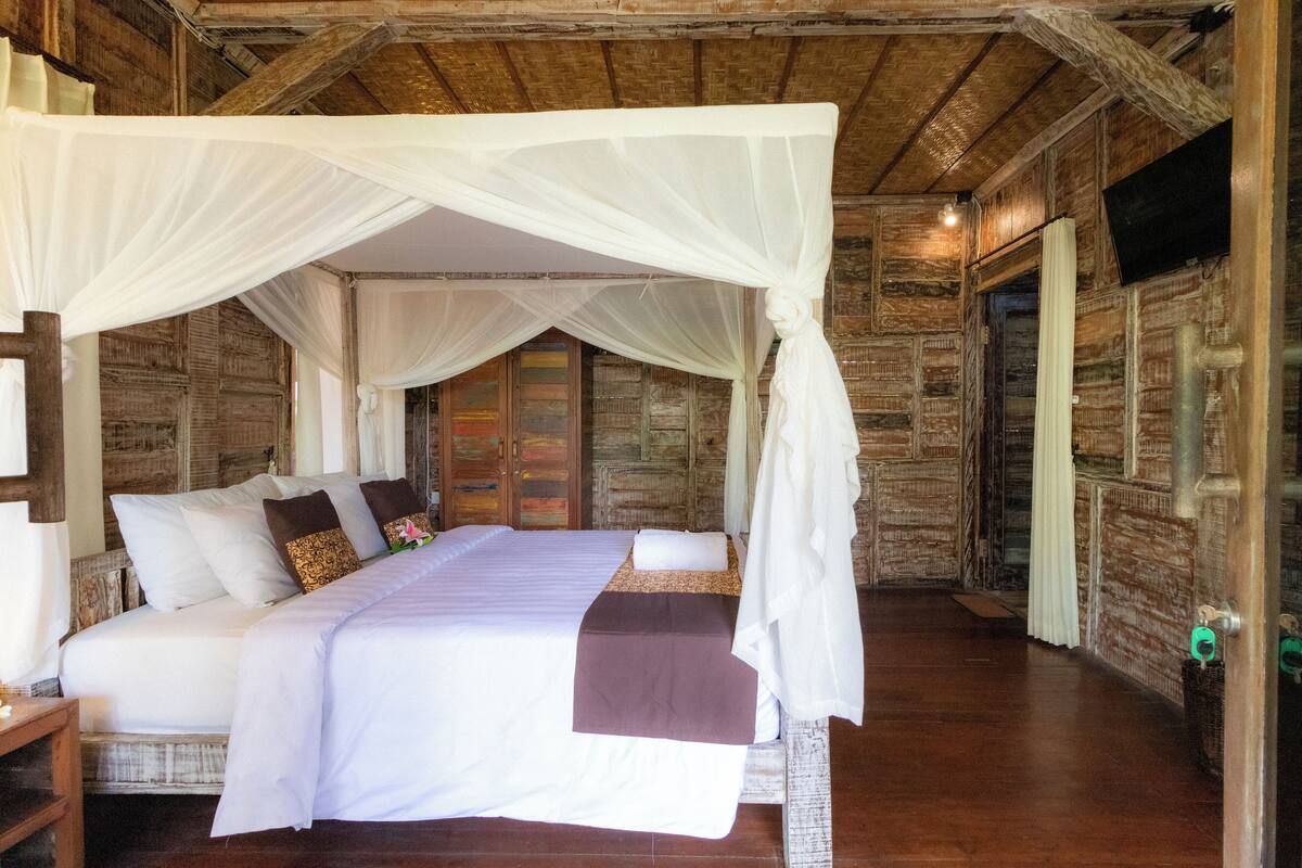 Deluxe Room, Pool View