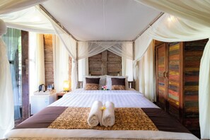 Premium bedding, pillow-top beds, in-room safe, iron/ironing board - Royal JJ Ubud Resort & Spa (Ubud)