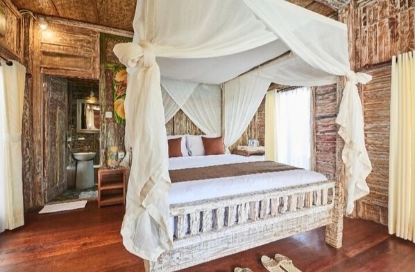 Chambre Deluxe, vue piscine | Literie de qualité supérieure, surmatelas