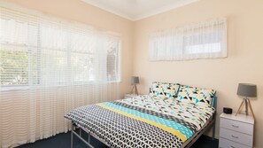 3 dormitorios, tabla de planchar con plancha, Internet y ropa de cama