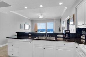 Private kitchen - Treasure Island 0305 (Panama City Beach)