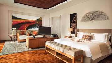 1 bedroom, desk, free WiFi, alarm clocks