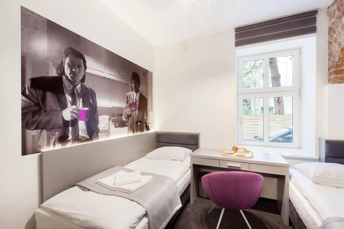 Twin Room, Shared Bathroom | Soundproofing, WiFi (free), bed sheets