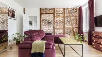 Apartment (Blues Brothers) | Living area | Flat-screen TV