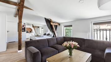 Studio (Leon: The Professional) | 1 bedroom, premium bedding, blackout curtains, soundproofing