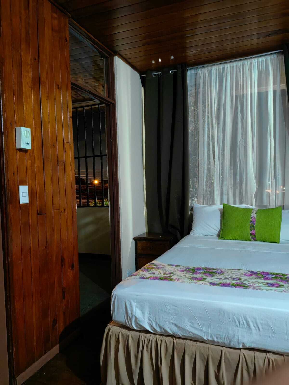 quadruple room | free wifi, bed sheets