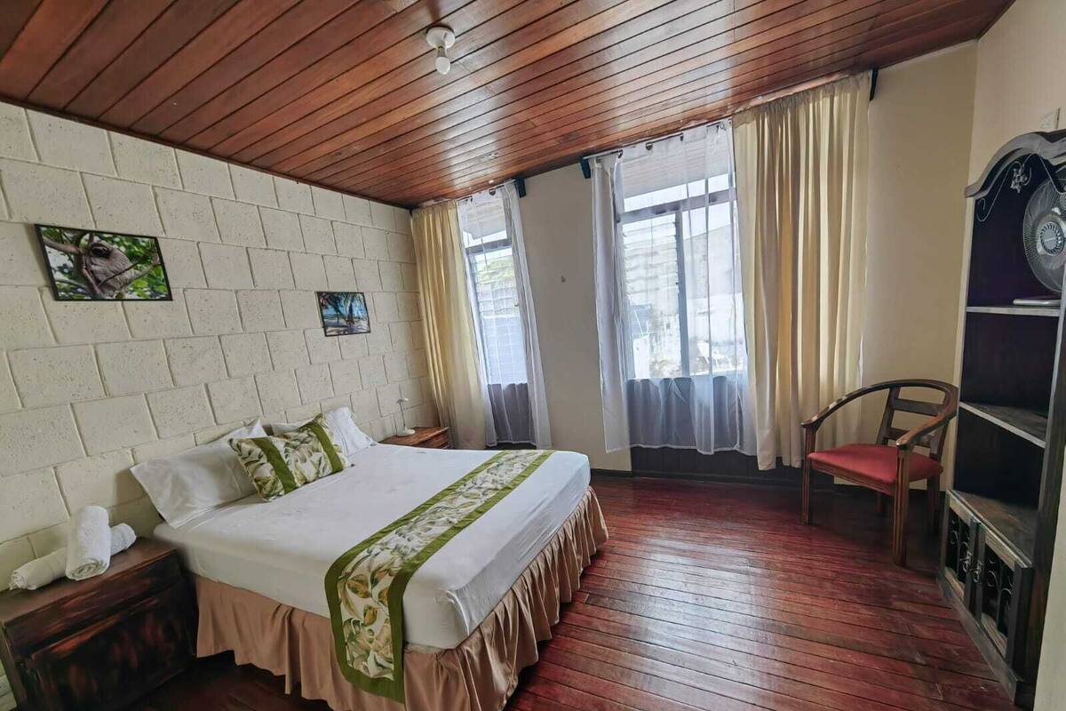 Double Room, Shared Bathroom | Free WiFi, bed sheets