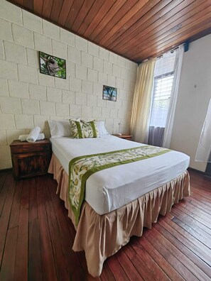 Double Room, Shared Bathroom | Free WiFi, bed sheets - Hotel Casa Tago (Alajuela)