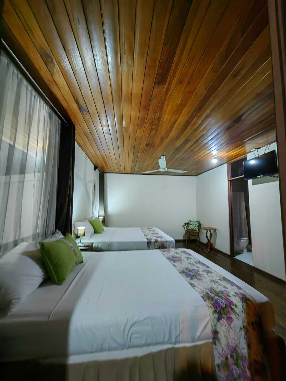 quadruple room | free wifi, bed sheets