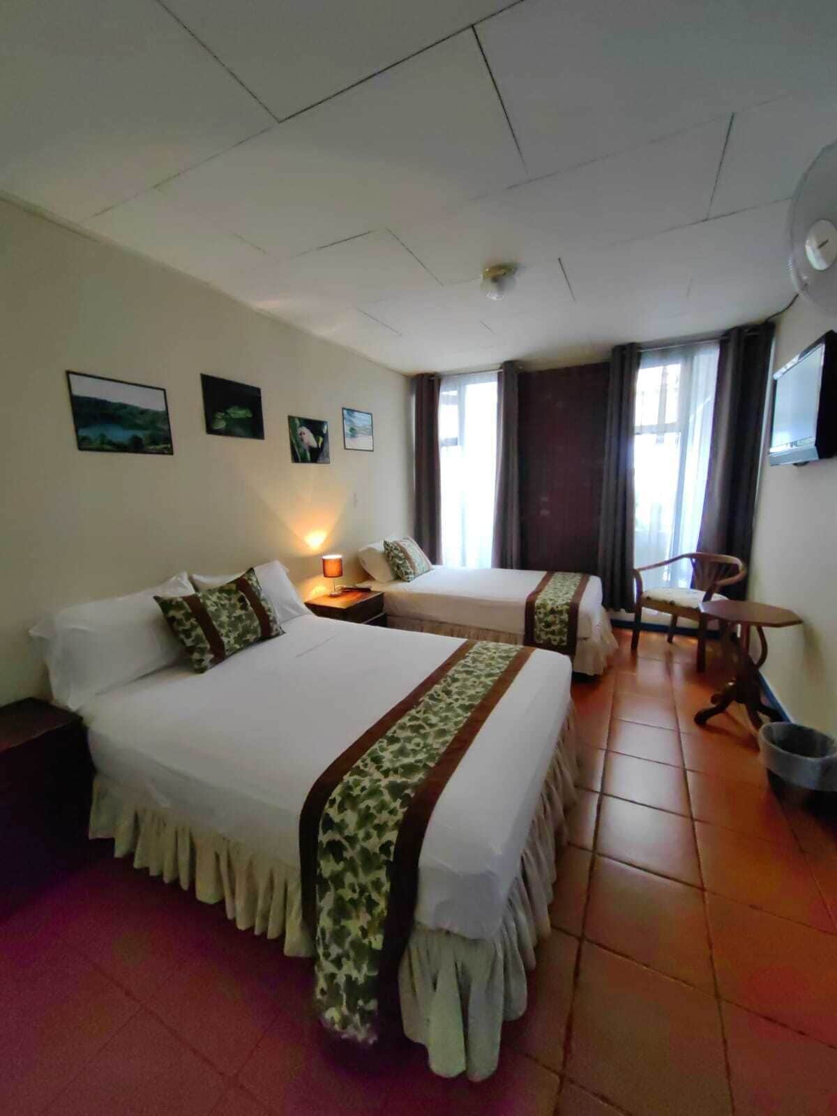 triple room | free wifi, bed sheets