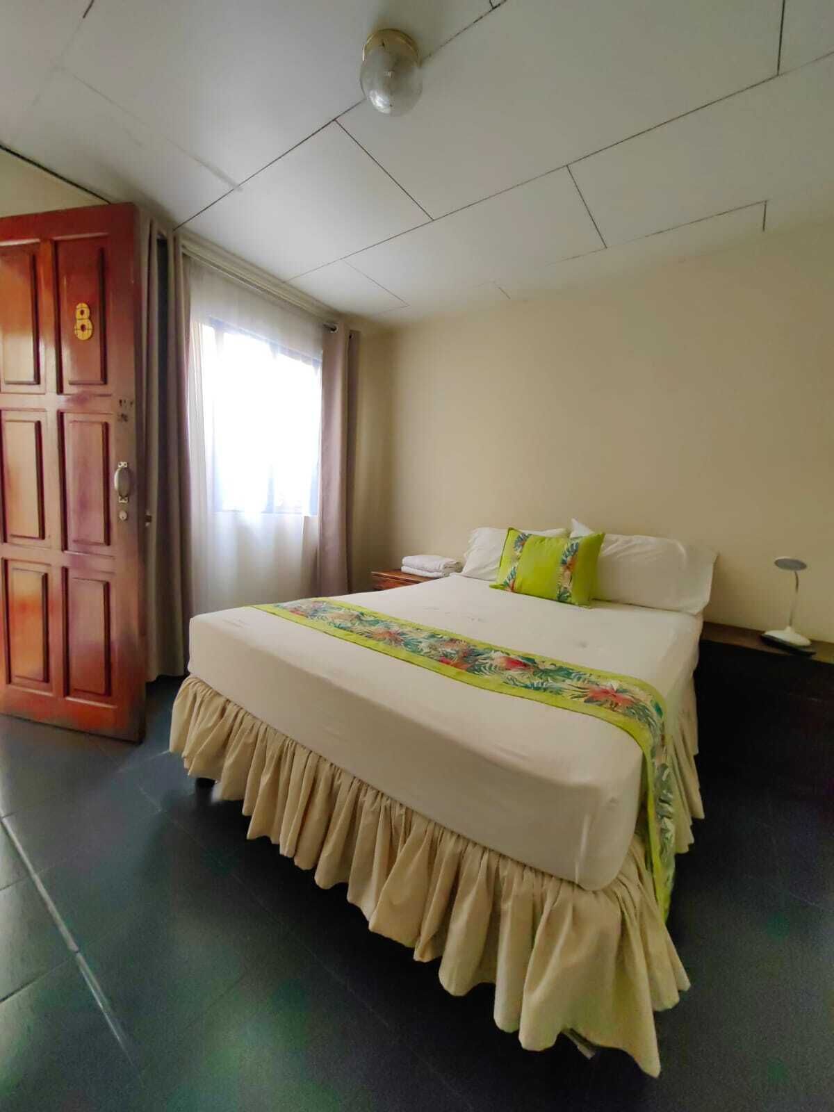 double room, shared bathroom | free wifi, bed sheets