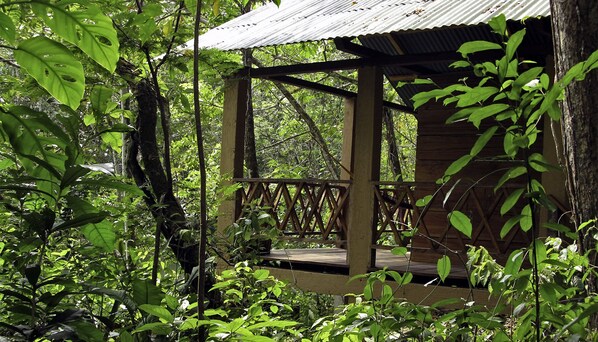 Basic Cabin, River View | Bed sheets