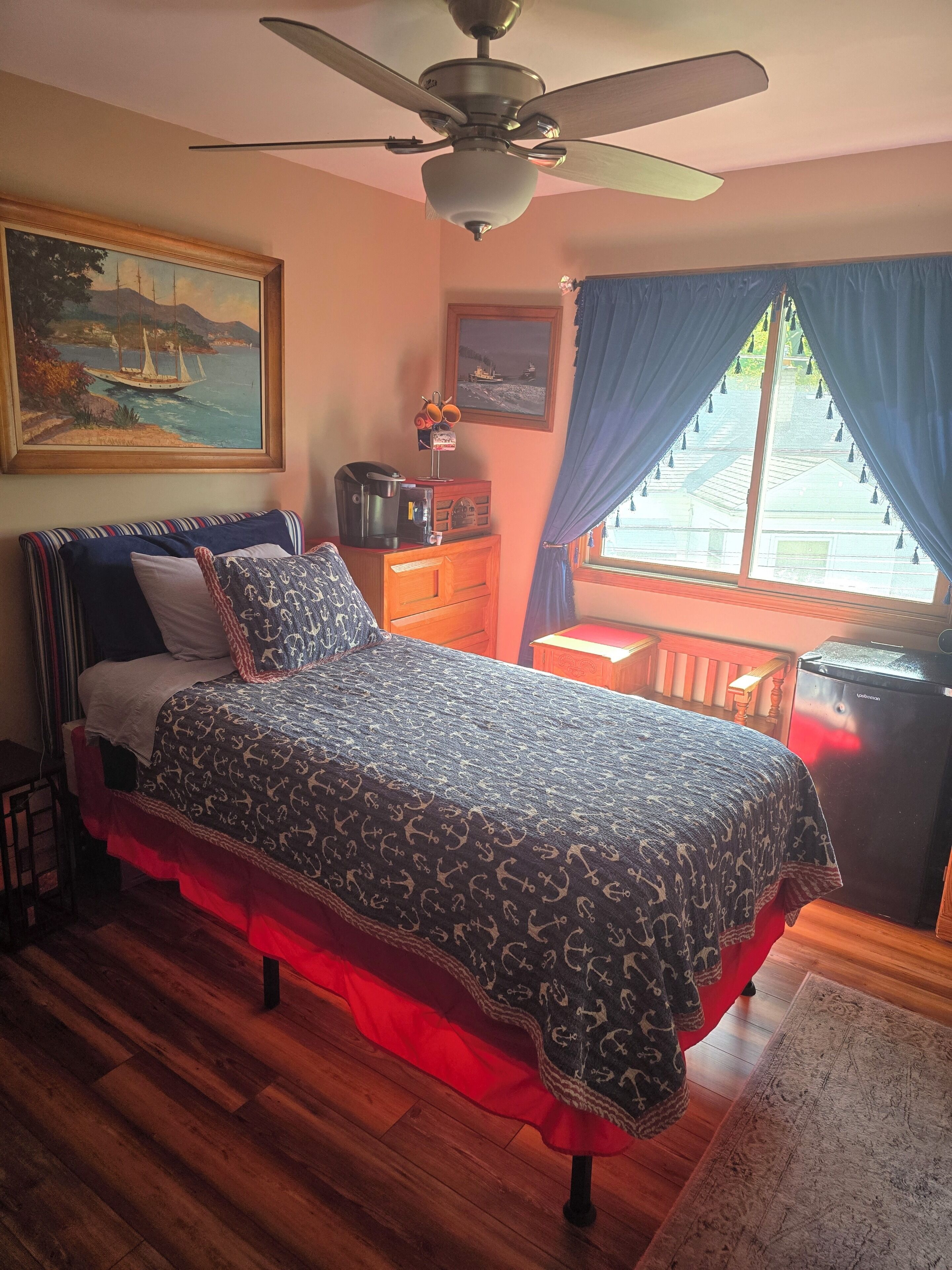 Deluxe Room, 1 Large Single Bed, Refrigerator & Microwave