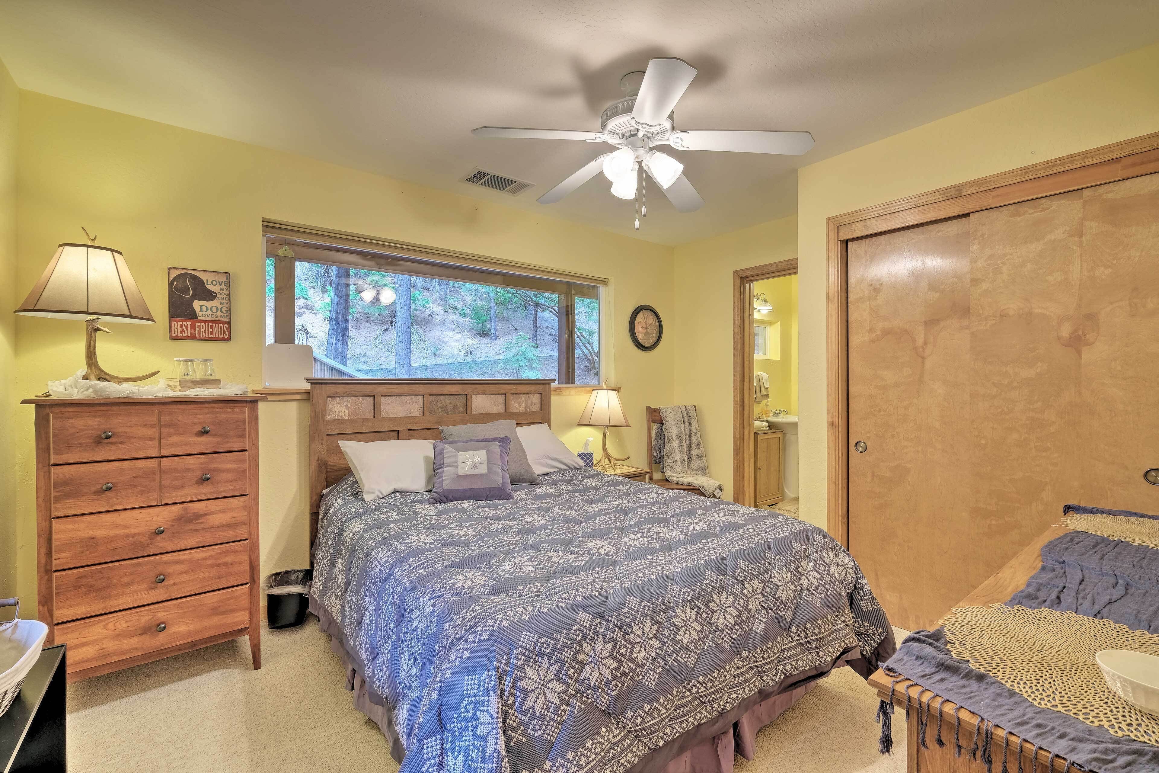 3 bedrooms, desk, laptop workspace, internet