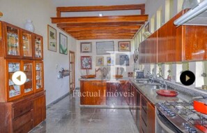 Microwave, cookware/dishes/utensils