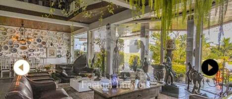 المنشأة من الداخل