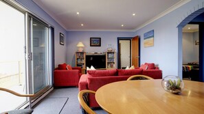 Dining - Anchorage 7 - Close by to the Rockpool! (Tuncurry)