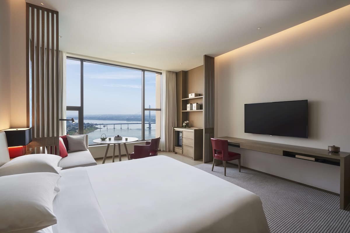 1 Schlafzimmer, Minibar, Zimmersafe, Schreibtisch