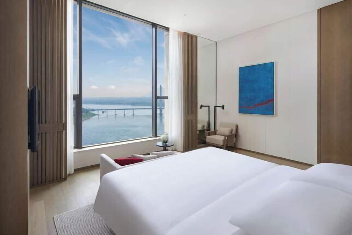 1 bedroom, minibar, in-room safe, desk