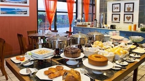 Breakfast buffet - Ipanema Tower Resicence (Rio de Janeiro)