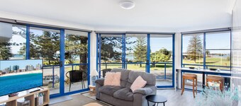 Heritage 202 wonderful water views, air-conditioning and Wi-Fi