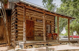 Waco Cabin | Terrace/patio