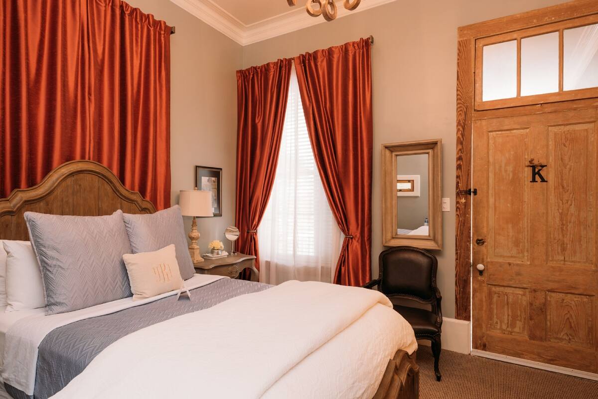 Marcella Booth | Premium bedding, iron/ironing board (on request), free WiFi, bed sheets