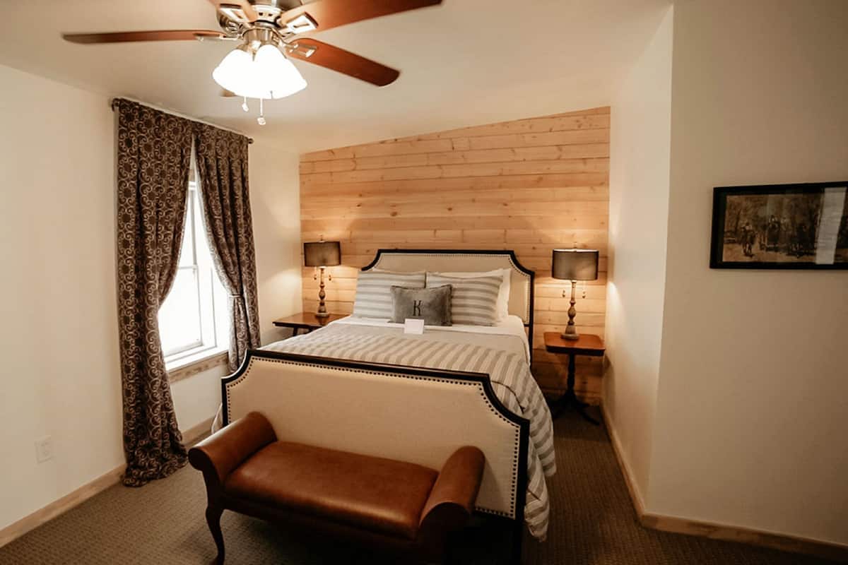 Hill Country 1 | Premium bedding, iron/ironing board (on request), free WiFi, bed sheets