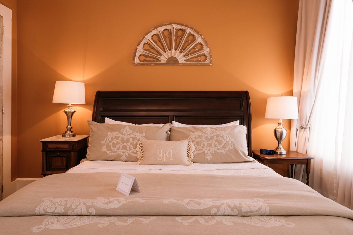 Col. Henry C. King Suite | Premium bedding, iron/ironing board (on request), free WiFi, bed sheets