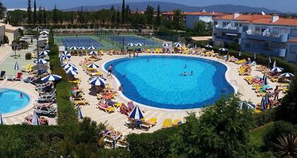 Exquisite Poolside Apt at the fabulous Oasis Parque. Unlimited WiFi IPTV etc