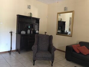 Căn hộ dành cho gia đình | Khu phòng khách | TV