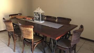 Family Apartment | In-room dining