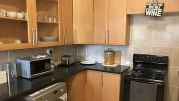 Family Apartment | Private kitchen | Fridge, microwave, oven, stovetop