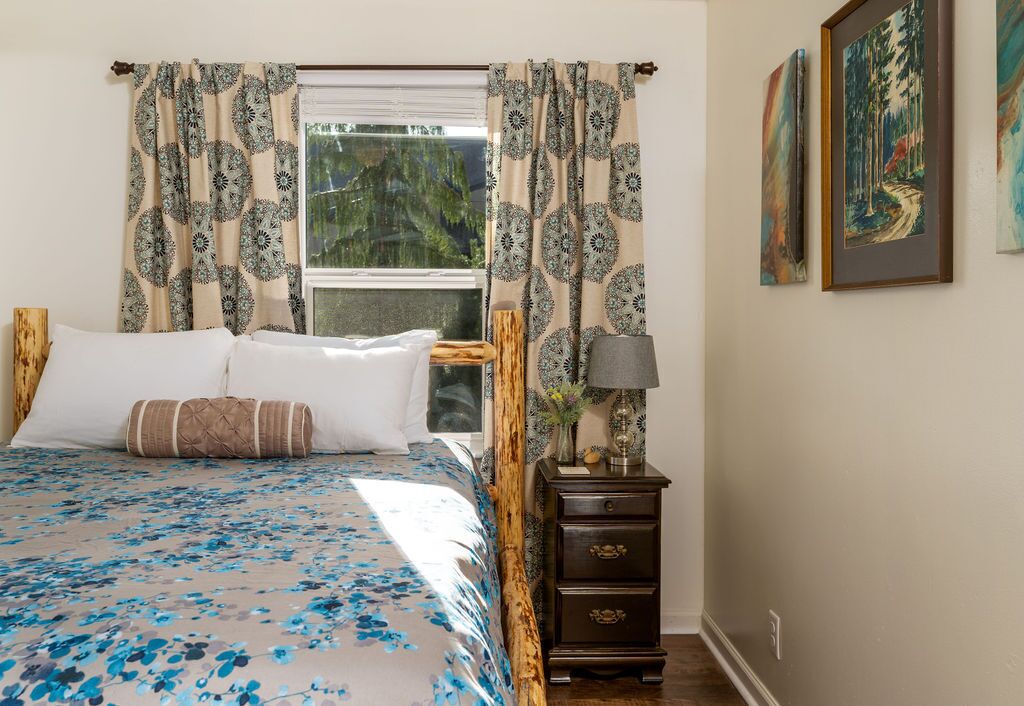 4 bedrooms, desk, iron/ironing board, free WiFi