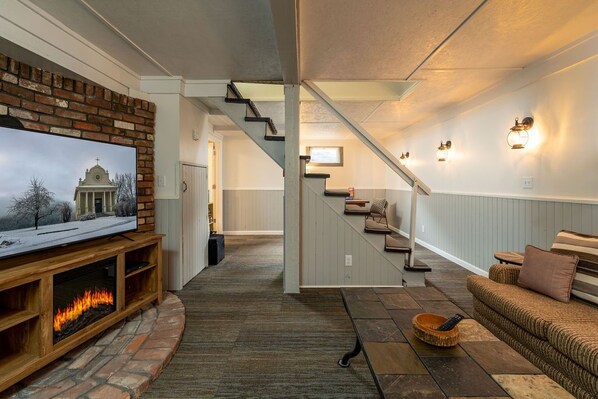 Interior - Sunshine On Bunker - 3min Walk to Gondola - Historic Miner Home – Dog Friendly (Kellogg)