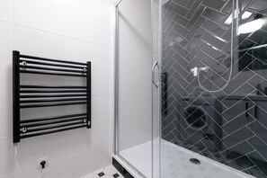 Departamento (8) | Baño | Secadora de cabello, toallas, jabón, shampoo 