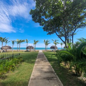 Beach nearby - Surfside Beachfront Suites by Playa Caracol Resorts (Punta Chame)