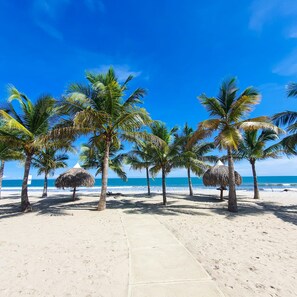 Beach nearby - Surfside Beachfront Suites by Playa Caracol Resorts (Punta Chame)
