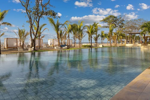 2 outdoor pools