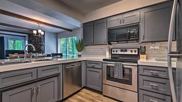 Fridge, microwave, stovetop, dishwasher