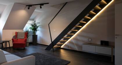 Über der Old Vine APP mit Flussblick