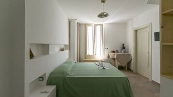 Doppelzimmer, Terrasse | Minibar, Zimmersafe, Verdunkelungsvorhänge, Zustellbetten