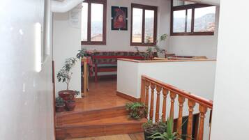 Free daily English breakfast