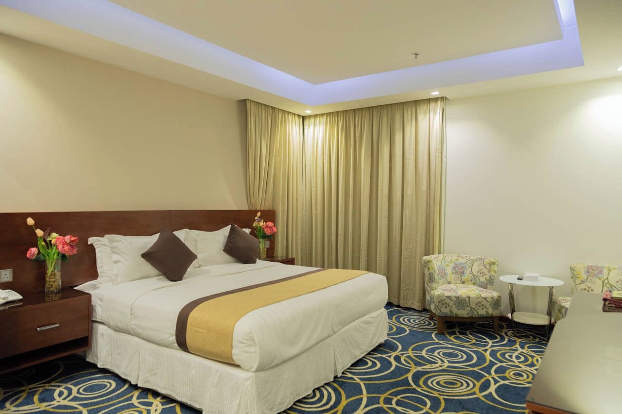 Habitación junior | Minibar, caja de seguridad en la habitación y decoración personalizada 