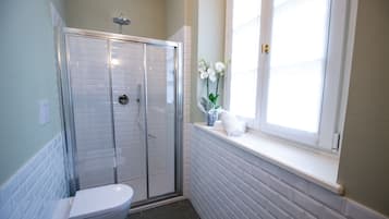 Doppia Superior | Bagno | Doccia, set di cortesia gratuito, asciugacapelli, bidet