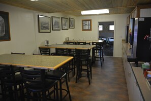 Free daily continental breakfast - Locomotive Inn (Laurel)
