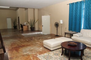 Deluxe Room | Living area | Flat-screen TV