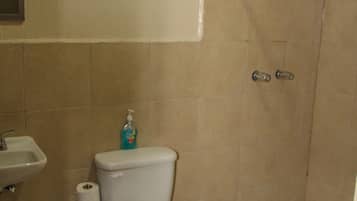 Habitación Deluxe | Baño | Regadera y toallas