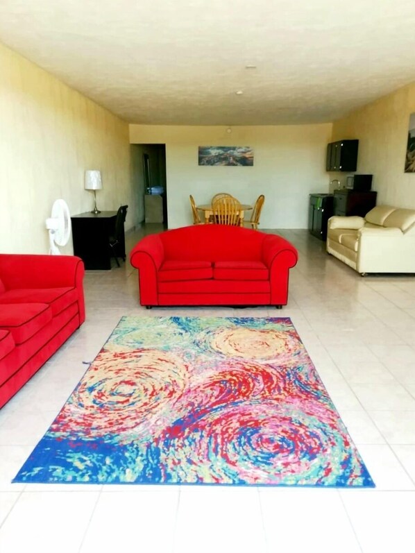 Deluxe Room | Living area