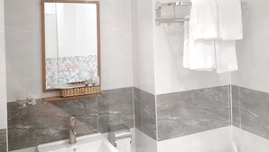 Quarto casal standard de uso individual | Banheiro
